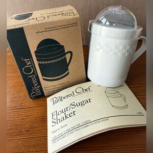 PAMPERED CHEF Flour Sugar Shaker